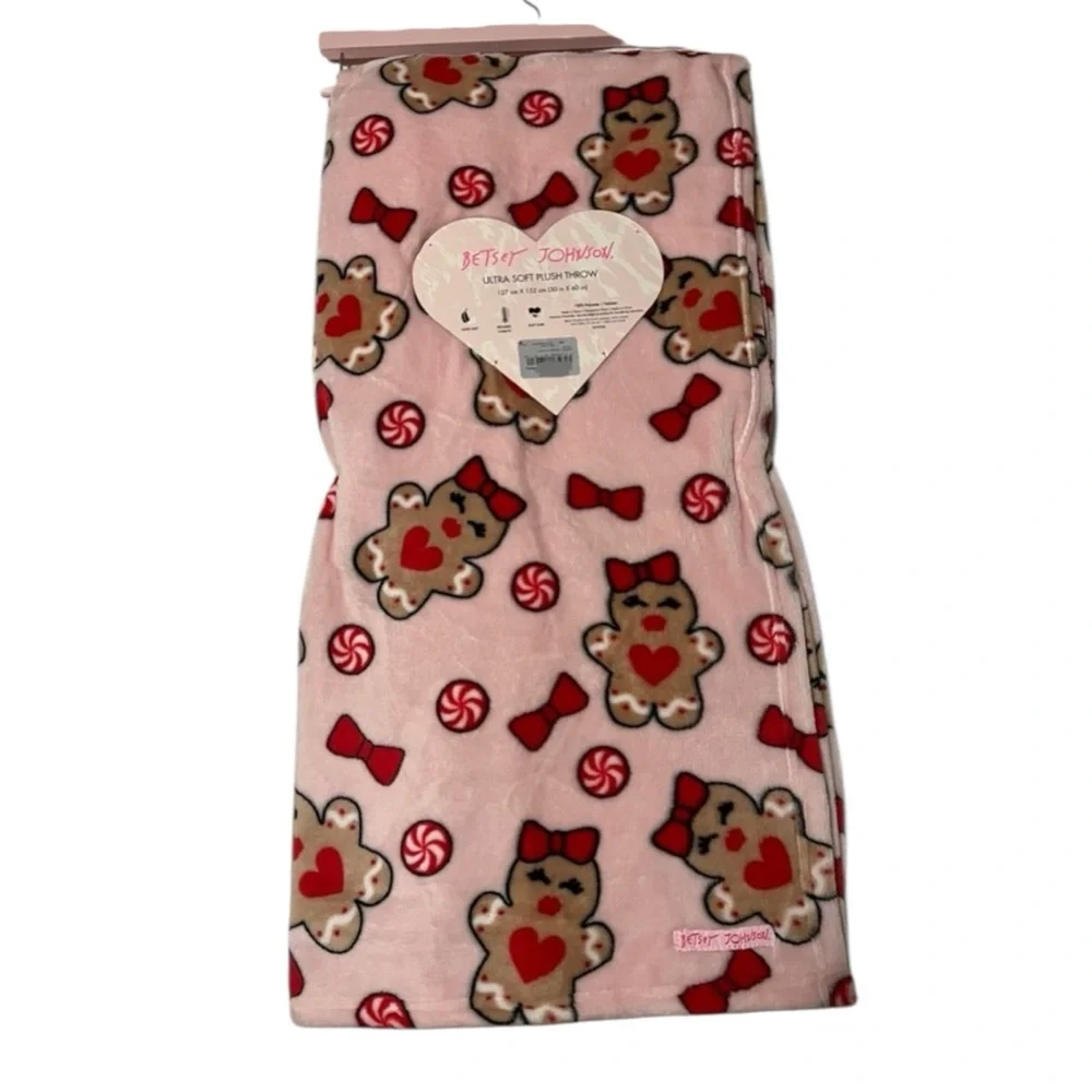 Betsey Johnson Pink Gingerbread Christmas Throw Blanket Peppermint Hearts